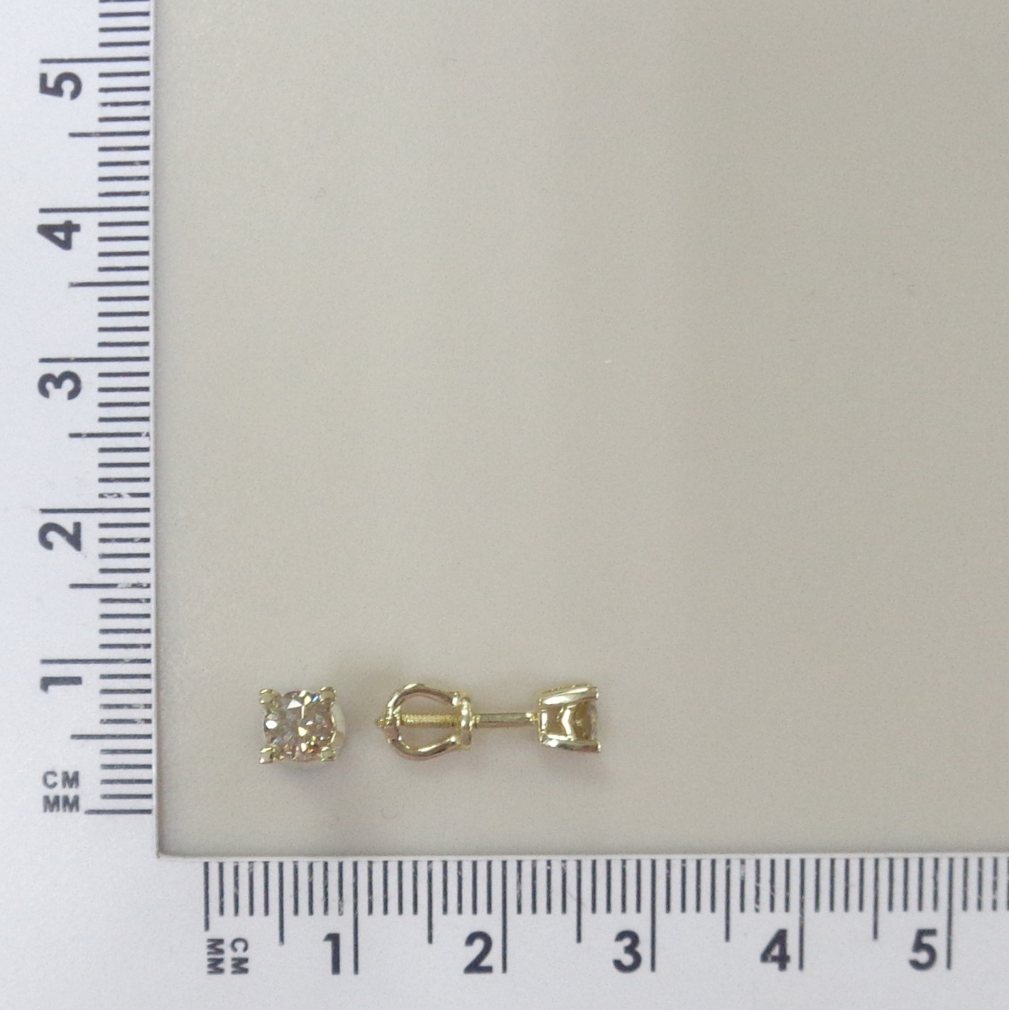 Серьги-пусеты из желтого золота с коньячными бриллиантами